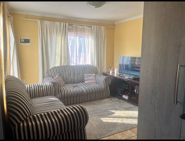 2 BEDROOM FREEHOLD FOR SALE IN SOSHANGUVE VV